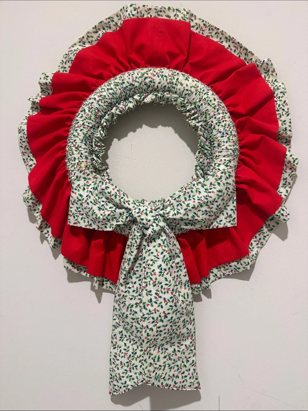 Vintage Polyester Red & Cream Floral Ruffled Bow Reef